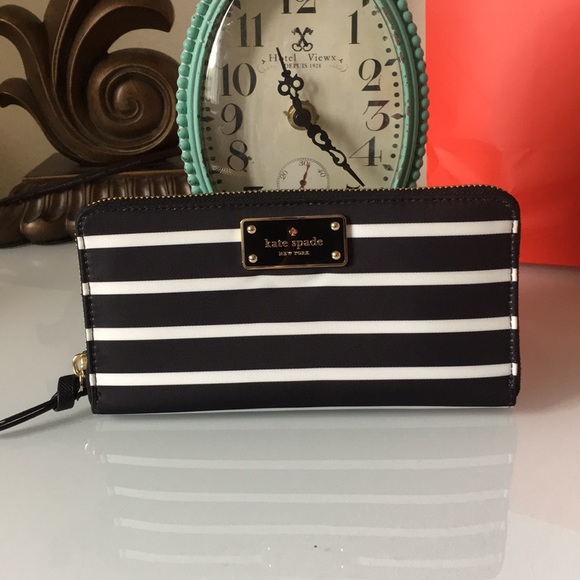 Moving sale! Kate Spade ♠️ neda wallet - Picture 2 of 8
